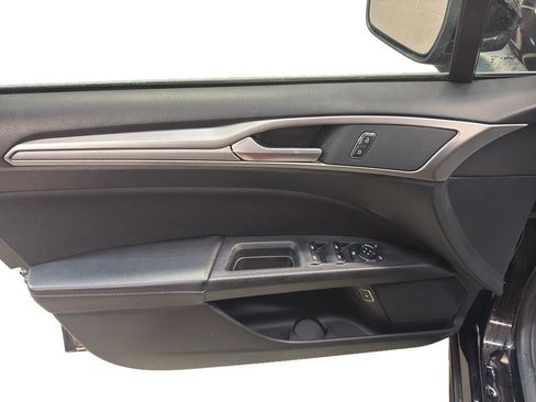 Used 2019 Ford Fusion SE image 14