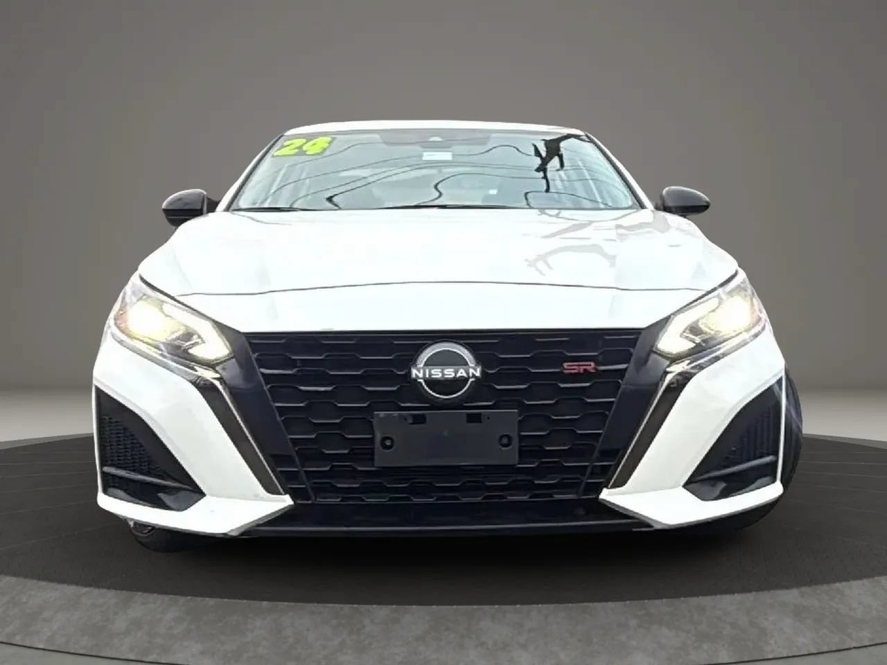 Used 2024 Nissan Altima 2.5 SR FWD image 2