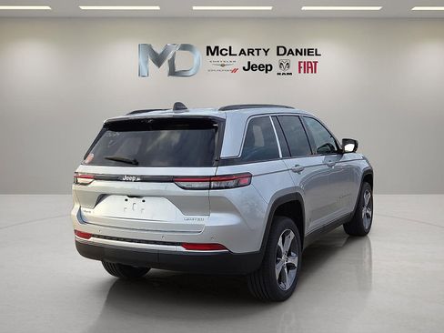 New 2026 Jeep Grand Cherokee Limited w/ Luxury Tech Group II AWD/4WD image 5