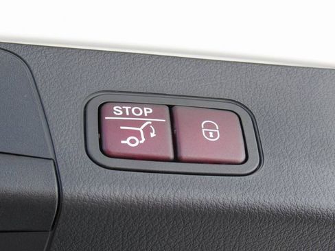 Used 2023 Mercedes-Benz EQB 300 4MATIC image 23