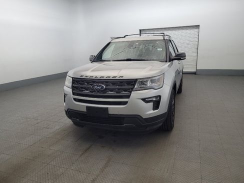 Used 2018 Ford Explorer XLT w/ Equipment Group 202A AWD/4WD image 15