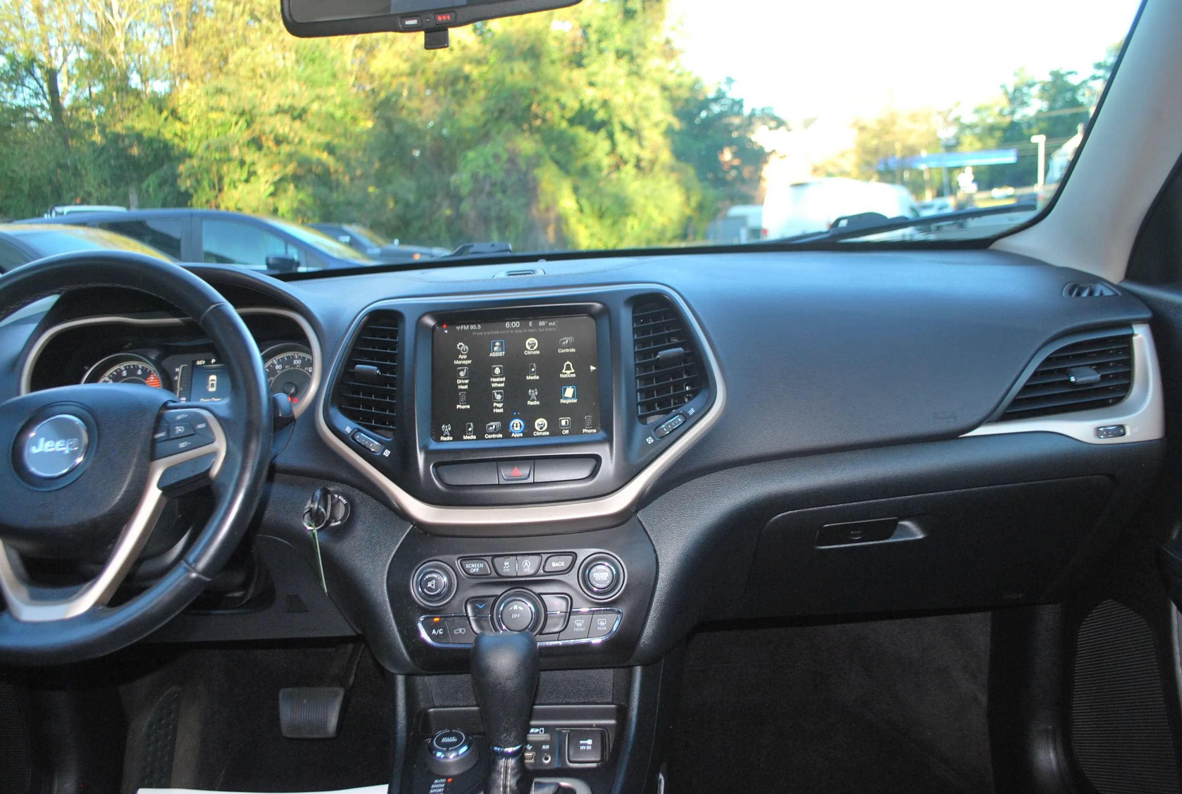 Used 2016 Jeep Cherokee Latitude w/ Cold Weather Group AWD/4WD image 13