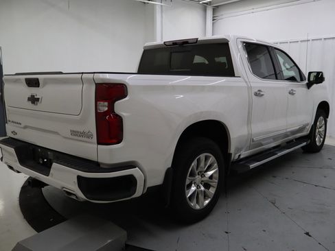 Used 2022 Chevrolet Silverado 1500 High Country w/ Technology Package image 2