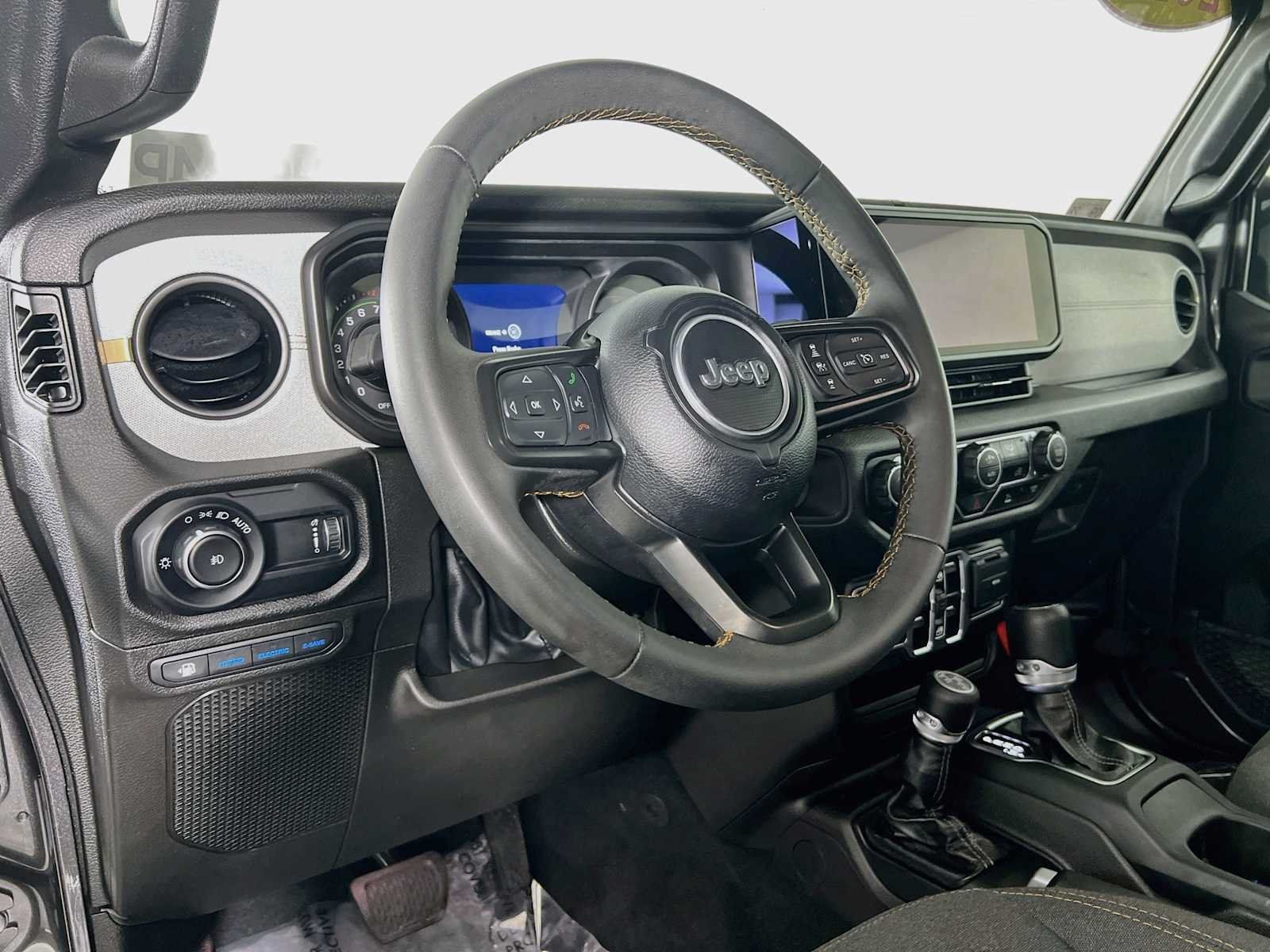 Used 2024 Jeep Wrangler Unlimited AWD/4WD image 9