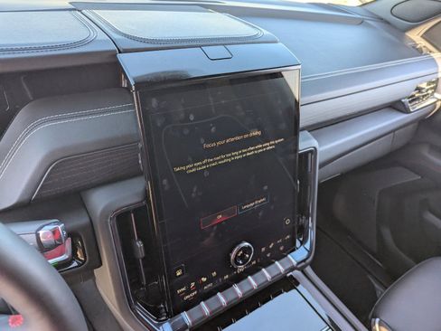 Used 2025 GMC Yukon AT4 Ultimate image 26