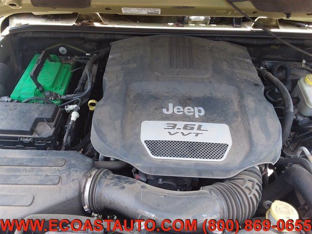 Used 2013 Jeep Wrangler Unlimited Sahara w/ Dual Top Group AWD/4WD image 9