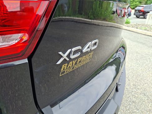 Certified 2023 Volvo XC40 B5 Plus w/ Climate Package AWD/4WD image 29