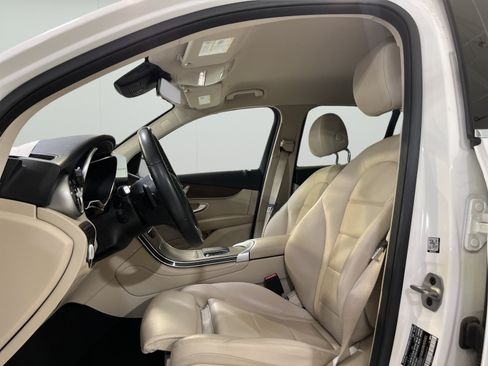 Used 2022 Mercedes-Benz GLC 300 4MATIC image 11