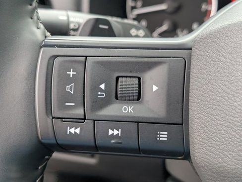 Used 2025 Nissan Rogue SV image 17