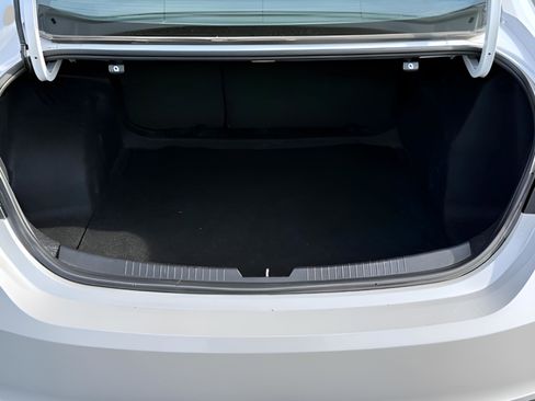 Used 2017 Chevrolet Malibu LT FWD image 8