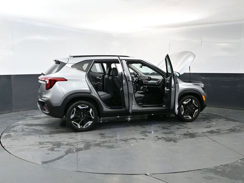 Used 2024 Kia Seltos SX w/ SX Sunroof Package AWD/4WD image 17