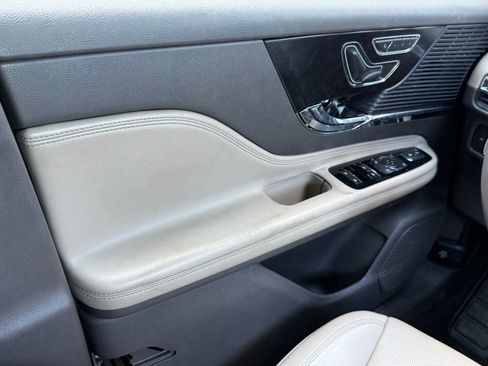 Used 2022 Lincoln Corsair AWD w/ Premium Package image 35
