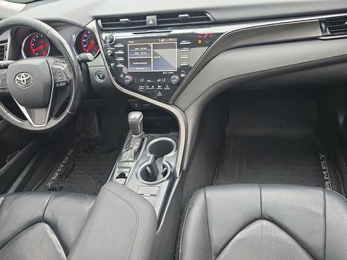 Used 2019 Toyota Camry XSE FWD image 10
