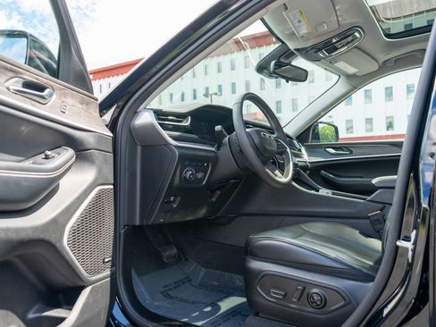 Used 2023 Jeep Grand Cherokee 4WD 4xe image 14