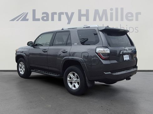 Used 2018 Toyota 4Runner SR5 AWD/4WD image 3