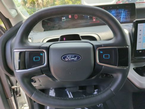 Used 2025 Ford Expedition Max Active RWD image 33