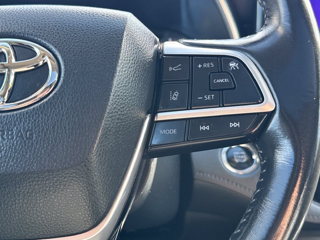 Used 2023 Toyota Highlander XLE AWD/4WD image 22
