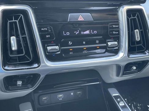 Certified 2022 Kia Sorento SX FWD image 38