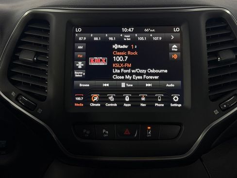Used 2023 Jeep Cherokee Altitude Lux w/ Mopar Interior Package AWD/4WD image 18