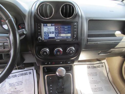 Used 2012 Jeep Compass Latitude w/ Sun/Sound Group AWD/4WD image 12