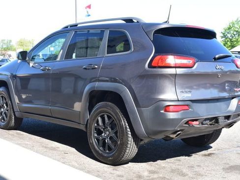 Used 2018 Jeep Cherokee Trailhawk w/ Cold Weather Group AWD/4WD image 13
