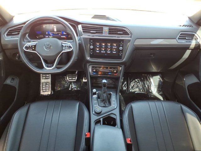 Used 2024 Volkswagen Tiguan SE R-Line AWD/4WD image 4