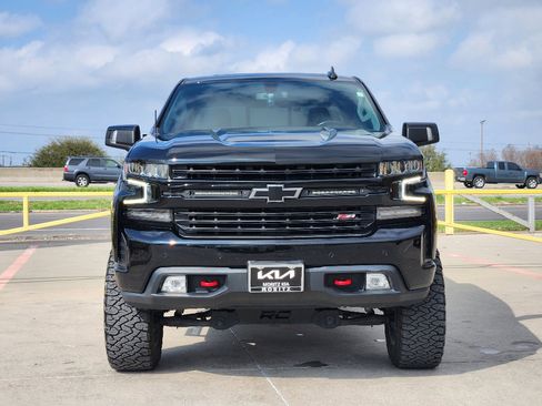 Used 2021 Chevrolet Silverado 1500 LT Trail Boss w/ Convenience Package II image 2