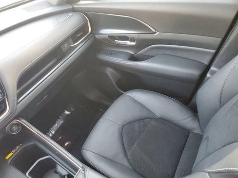 Used 2024 Toyota Grand Highlander AWD Hybrid image 9