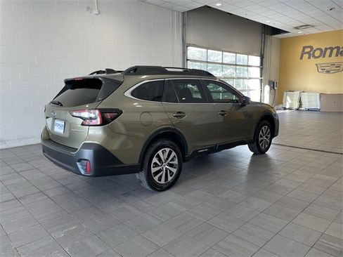 Used 2022 Subaru Outback Premium image 5