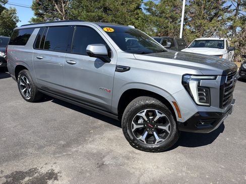 Used 2025 GMC Yukon XL AT4 w/ AT4 Premium Plus Package AWD/4WD image 2