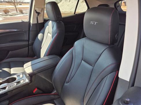 Used 2022 Buick Envision Essence w/ Technology Package I FWD image 34