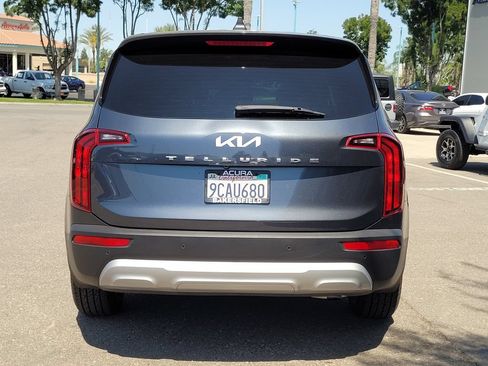 Used 2022 Kia Telluride LX AWD/4WD image 7