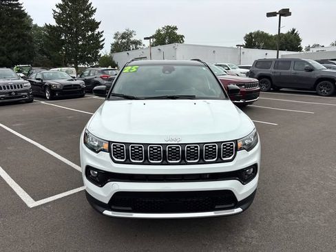 Used 2025 Jeep Compass Limited AWD/4WD image 5