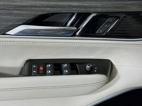 Used 2022 Jeep Wagoneer Series III w/ Premium Group I AWD/4WD image 26