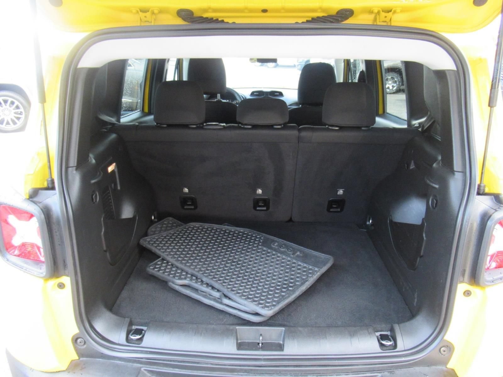 Certified 2023 Jeep Renegade Latitude AWD/4WD image 32