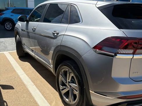 Used 2024 Volkswagen Atlas Cross Sport SEL R-Line image 23