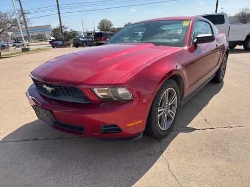 Used 2010 Ford Mustang Coupe image 3