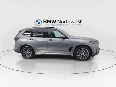 Used 2024 BMW X5 xDrive40i w/ M Sport Package AWD/4WD image 5