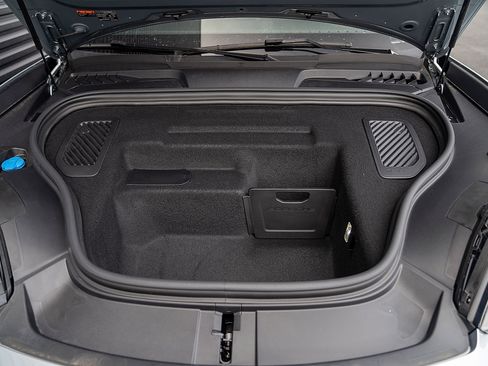 Certified 2025 Porsche Macan Electric image 23