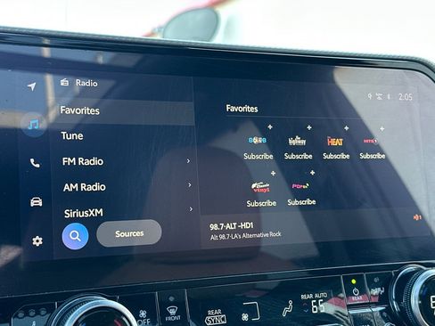 Used 2023 Toyota Highlander Platinum image 18