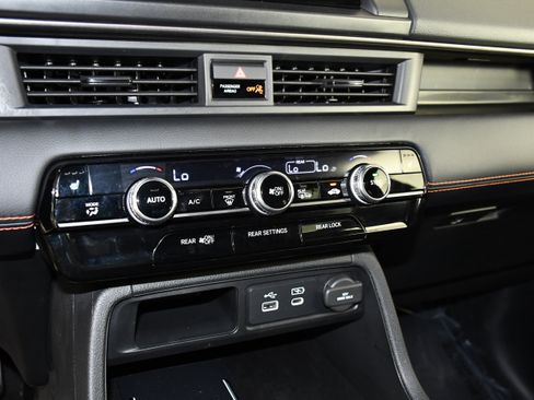 Certified 2025 Honda Pilot TrailSport image 30
