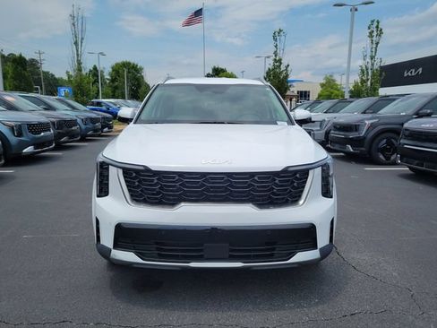 Certified 2025 Kia Sorento S FWD image 2