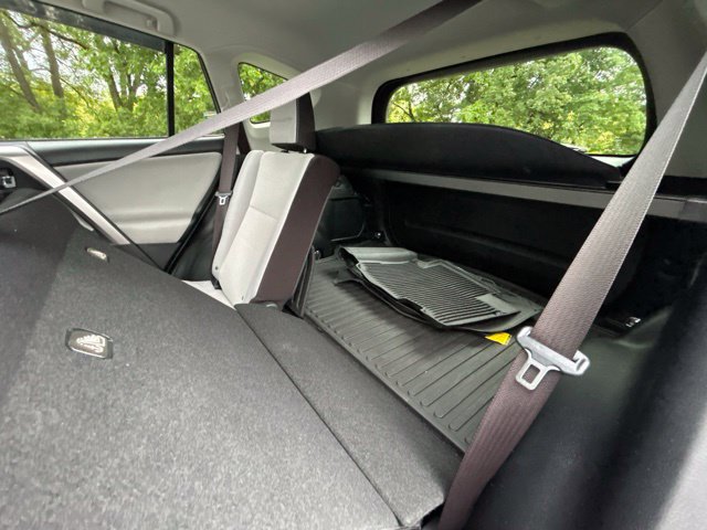 Used 2017 Toyota RAV4 XLE AWD/4WD image 36