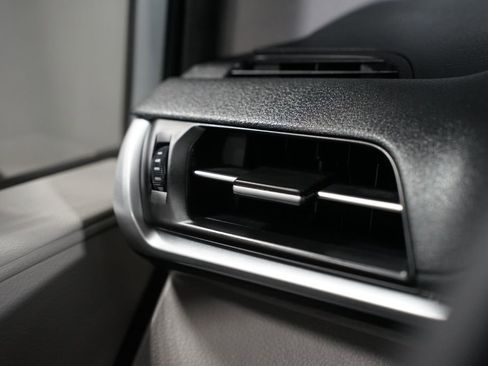 Certified 2021 Toyota Sienna XLE image 25