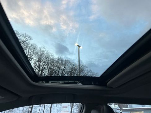 Used 2016 Toyota Camry XSE w/ Moonroof Package image 15