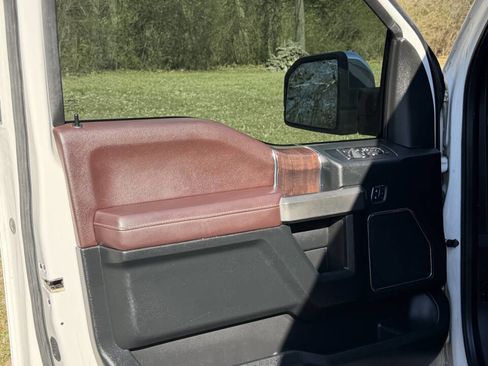 Used 2016 Ford F150 Platinum w/ Equipment Group 701A Luxury image 14