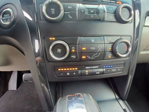 Used 2018 Ford Explorer XLT FWD image 13