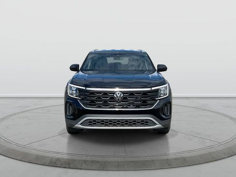 Used 2024 Volkswagen Atlas Cross Sport SE FWD image 3