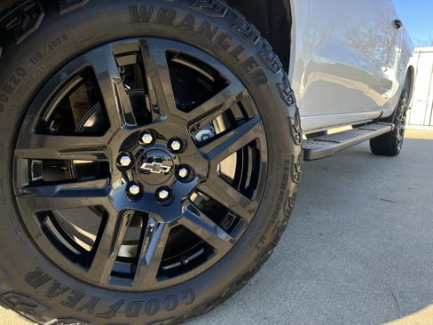 Used 2024 Chevrolet Silverado 1500 LT Trail Boss w/ Convenience Package II image 17