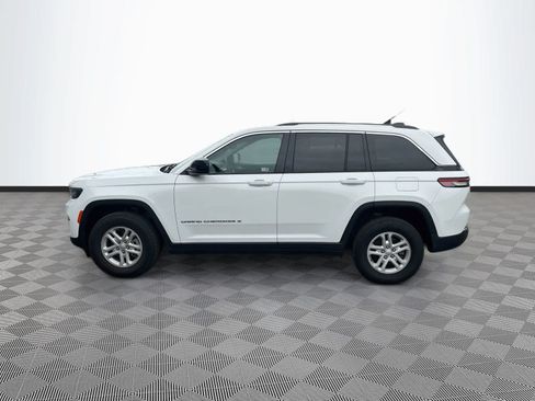 Used 2024 Jeep Grand Cherokee Laredo RWD image 8